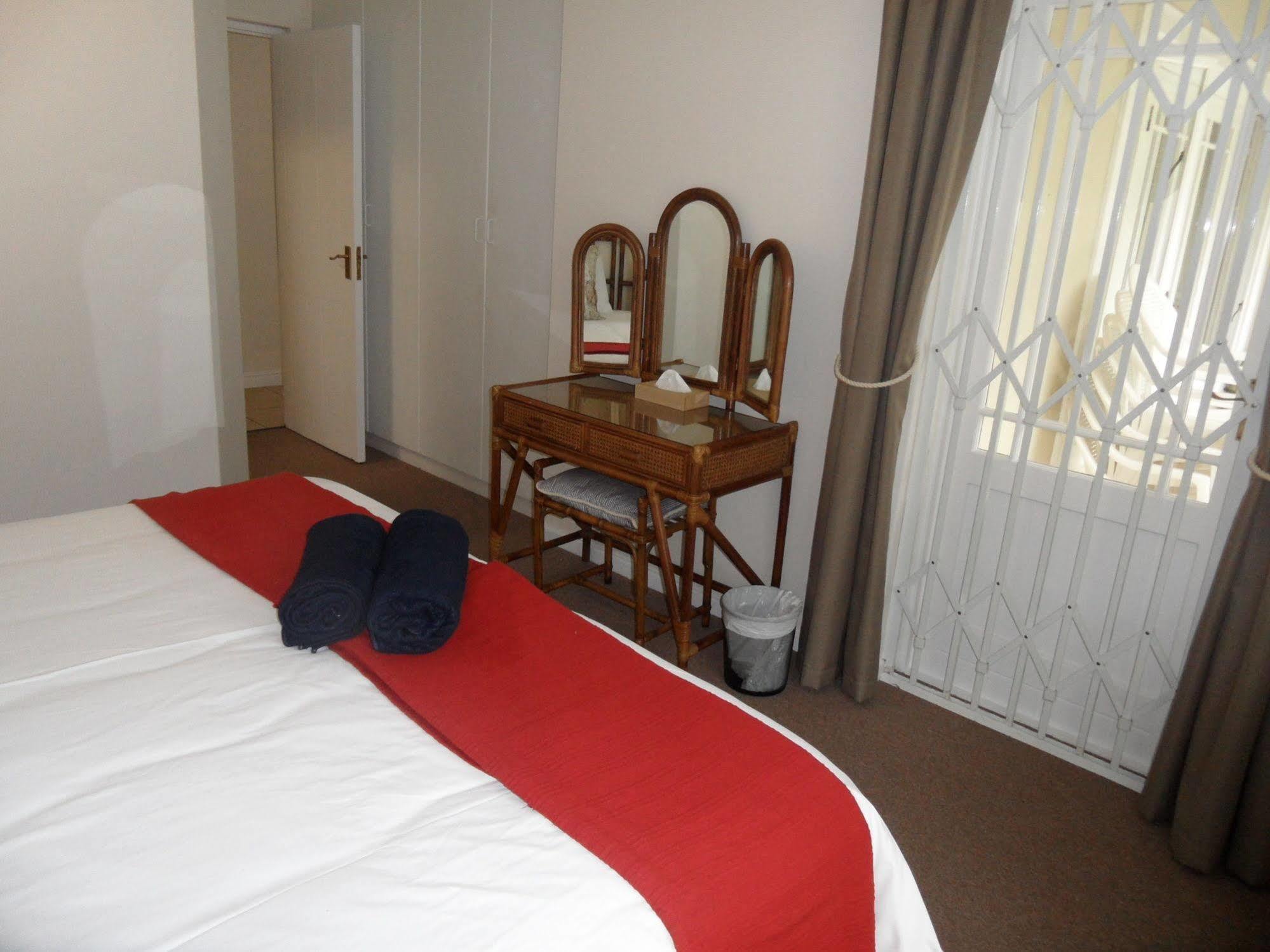 פלטנברג ביי Bayside Lodge Garden Route B&B מראה חיצוני תמונה